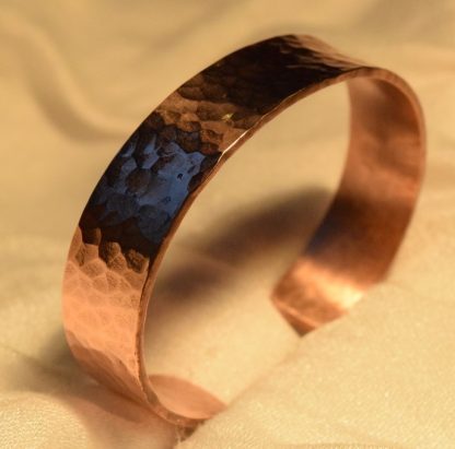 beaten copper bracelet "Gordian" 1,2 cm - Image 3
