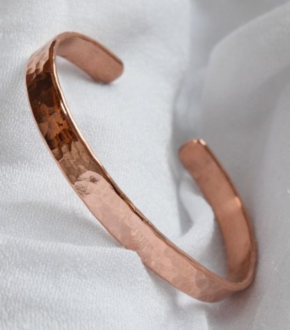 Pulsera de cobre batido a mano