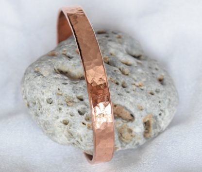 bracelet de cuivre martelé à la main