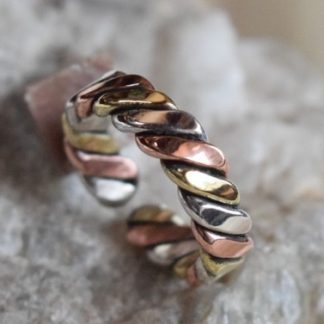 twisted ring 3 metals