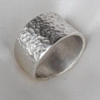 anello a fascia larga in argento