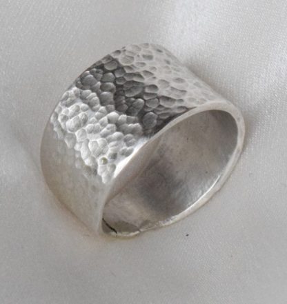 anello a fascia larga in argento