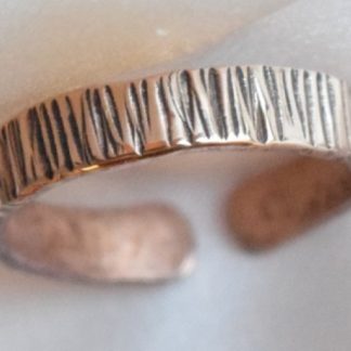 anello in bronzo a fascia battuta