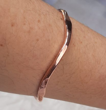 par de 2 pulseras de cobre y latón