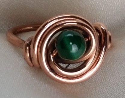 Bague en cuivre avec malachite