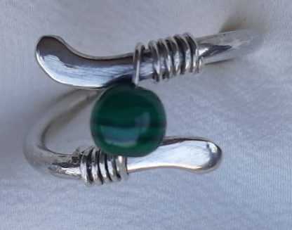 anello in argento e malachite
