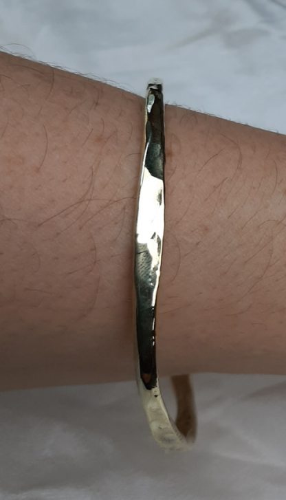closed brass bracelet