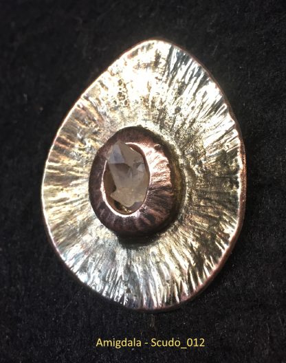012_C Amygdala-shaped pendant in silver & copper with quartz - Image 4
