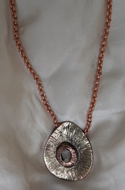 012_C Amygdala-shaped pendant in silver & copper with quartz - Image 3