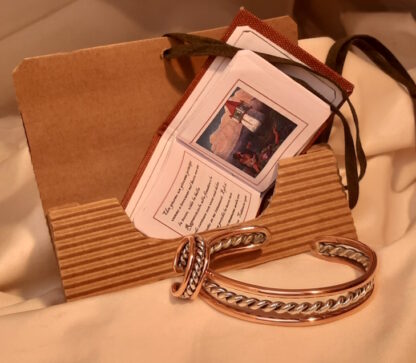 Conjunto “Rapunzel”: anillo y pulsera en cobre y plata con su Tiny Book, en caja de regalo